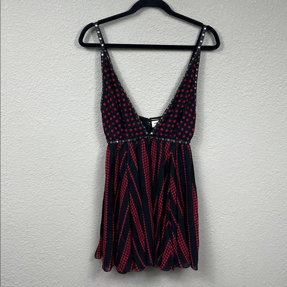 NWT Saint Laurent Paris Deep V Skater Mini Dress Star Print Red Black Sz 34 - Picture 3 of 15